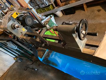 Tornio da legno con basamento e testa girevole