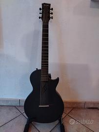 chitarra acustica nera in fibra di carbonio 