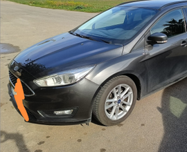 Ford focus sw 1500 120 cv incidentata