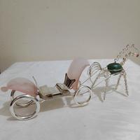 Calesse in miniatura rivestito in argento 