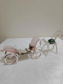 Calesse in miniatura rivestito in argento 