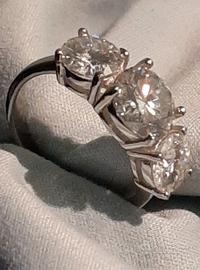  anello in argento con 4 carati di moissanite