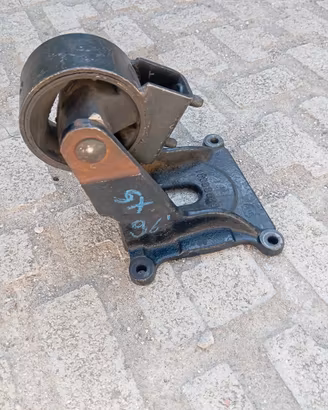 supporto motore cherokee xj VM