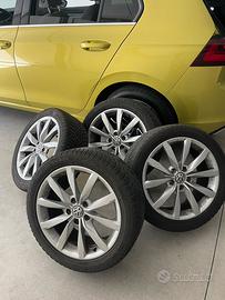 4 cerchi originali volkswagen 17 gommat Nokian m+s