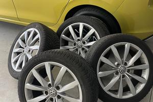 4 cerchi originali volkswagen 17 gommat Nokian m+s