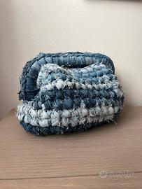 Clutch Bag fatta a mano all’uncinetto in Denim