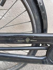 Vecchia Bianchi con freni a bacchetta.