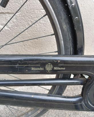 Vecchia Bianchi con freni a bacchetta.