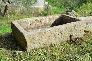 GRANDE ANTICA VASCA IN PIETRA