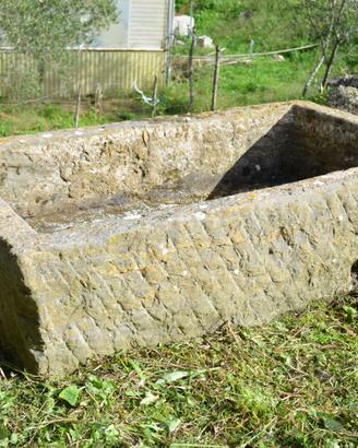 GRANDE ANTICA VASCA IN PIETRA
