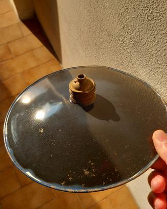 vecchio lampadario circolare in metallo