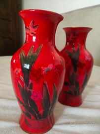 Coppia vasi rossi decorativi in vetro dipinto 