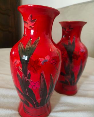Coppia vasi rossi decorativi in vetro dipinto 