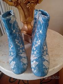 stivaletti estivi in jeans ricamati