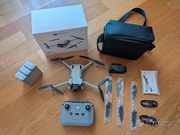 DJI Mini 4 Pro Fly More Combo  + Accessori