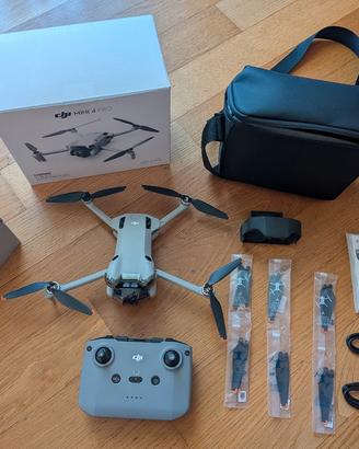 DJI Mini 4 Pro Fly More Combo  + Accessori