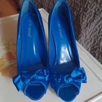 scarpa con tacco blu