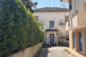 2 LOCALI A VENAFRO