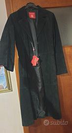 Giacca lunga firmata Paola di Sarpi in pelle nera