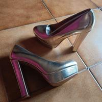 scarpe dal tacco vertiginoso, ottime per ballare 