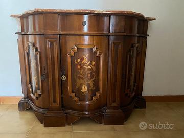 Mobile antico per ingresso