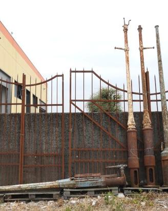 Cancello con cancelletto in ferro battuto da 4 m