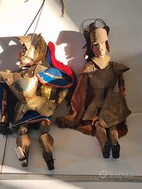 Coppia di pupi siciliani in armatura