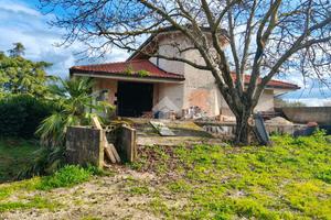 PORZIONE DI BIFAMILIARE A LARIANO