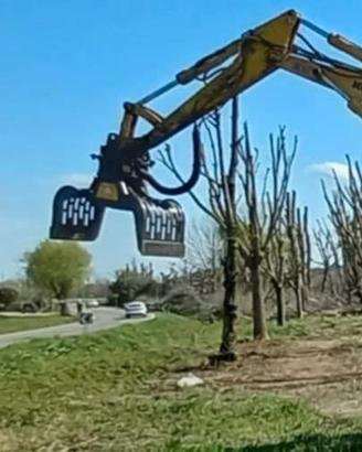 Attrezzatura x movimento terra
