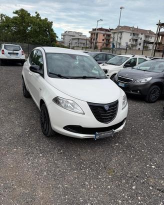 Lancia Ypsilon 0.9 TwinAir 85 CV 5 porte Metano Ec