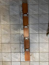 Appendi abiti in legno