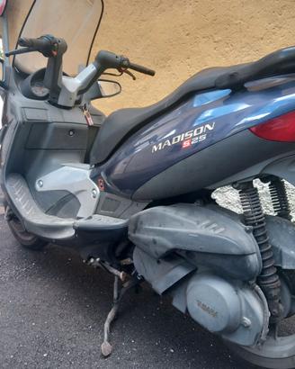 Moto Malaguti Madison 250