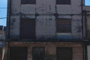 Casa da ristrutturare con garage e ampia corte