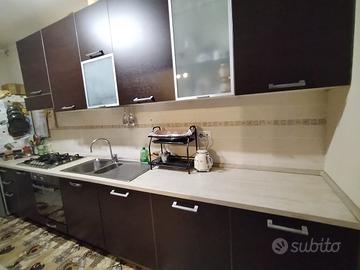CUCINA MARRONE COME NUOVA