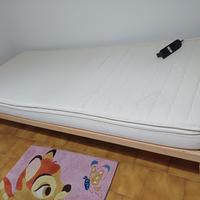 Letto singolo con rete elettrica sollevabile 