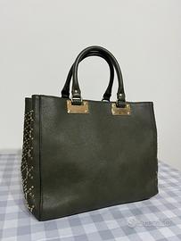 Borsa donna ecopelle verde con borchie oro