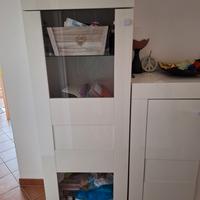 Mobile bianco con vetrina ikea