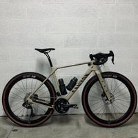 Canyon Grizl CF SLX 8 Di2 DT Swiss - GRAVEL STRADA