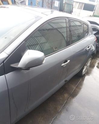 Porta anteriore sx Renault megane III anno 2009