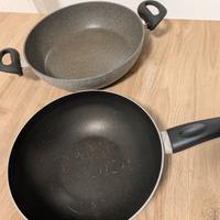 Casseruola e wok con coperchio