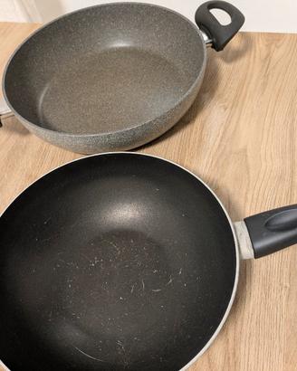 Casseruola e wok con coperchio
