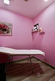 Cabine attrezzate in salone di parrucchiere