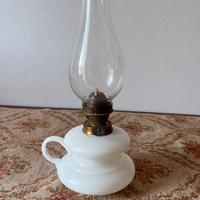Lampada opalina a petrolio