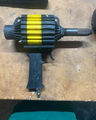 Rivettatrice pneumatica professionale