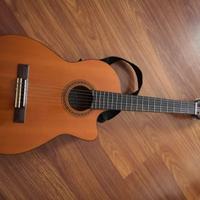 chitarra acustica amplificata