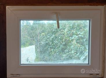 2 Finestre in pvc 80 x 60 vasistas