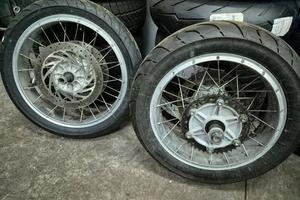 Cerchi aprilia caponord 1000 2001/2 etv 2003