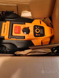 Robot tagliaerba automatico con base di ricarica