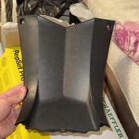 coperchio tunnel centrale tmax 530