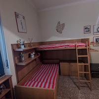 letti e mobili di una cameretta